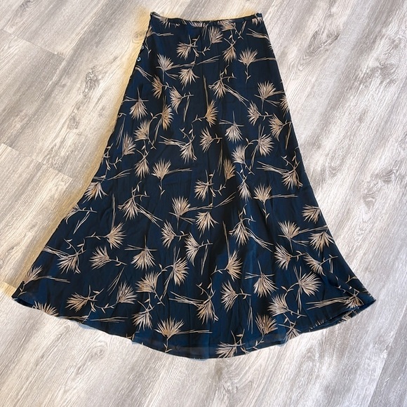 Vintage Ann Taylor Black & Tan Abstract Botanical Flowy High Waist Maxi Skirt - Picture 6 of 7